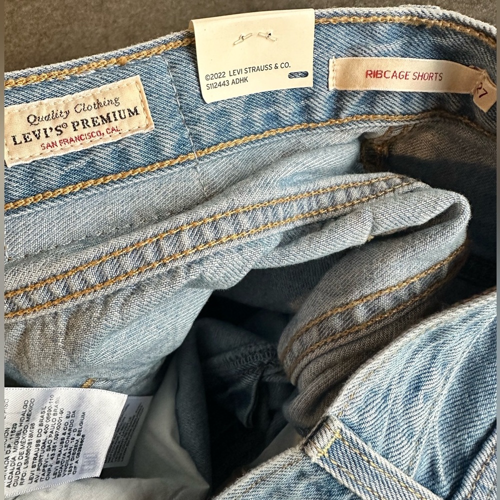 Levi's Women's Rib age Shorts Light Blue Size 27 NWT - Picture 12 of 12